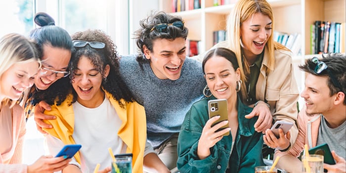 jóvenes en redes sociales