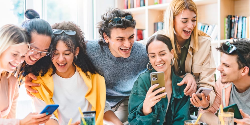 jóvenes en redes sociales